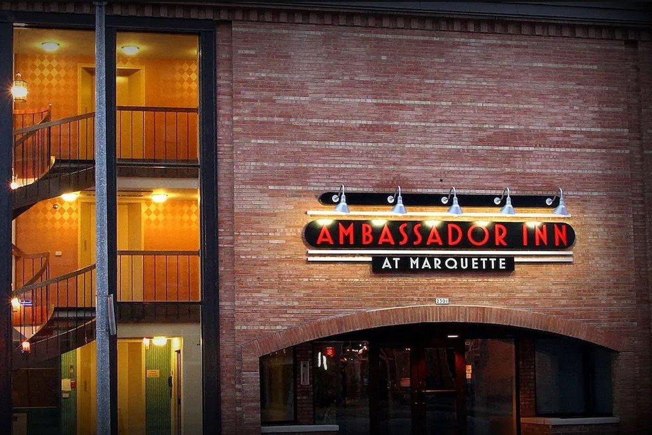 Ramada By Wyndham Hotel Milwaukee