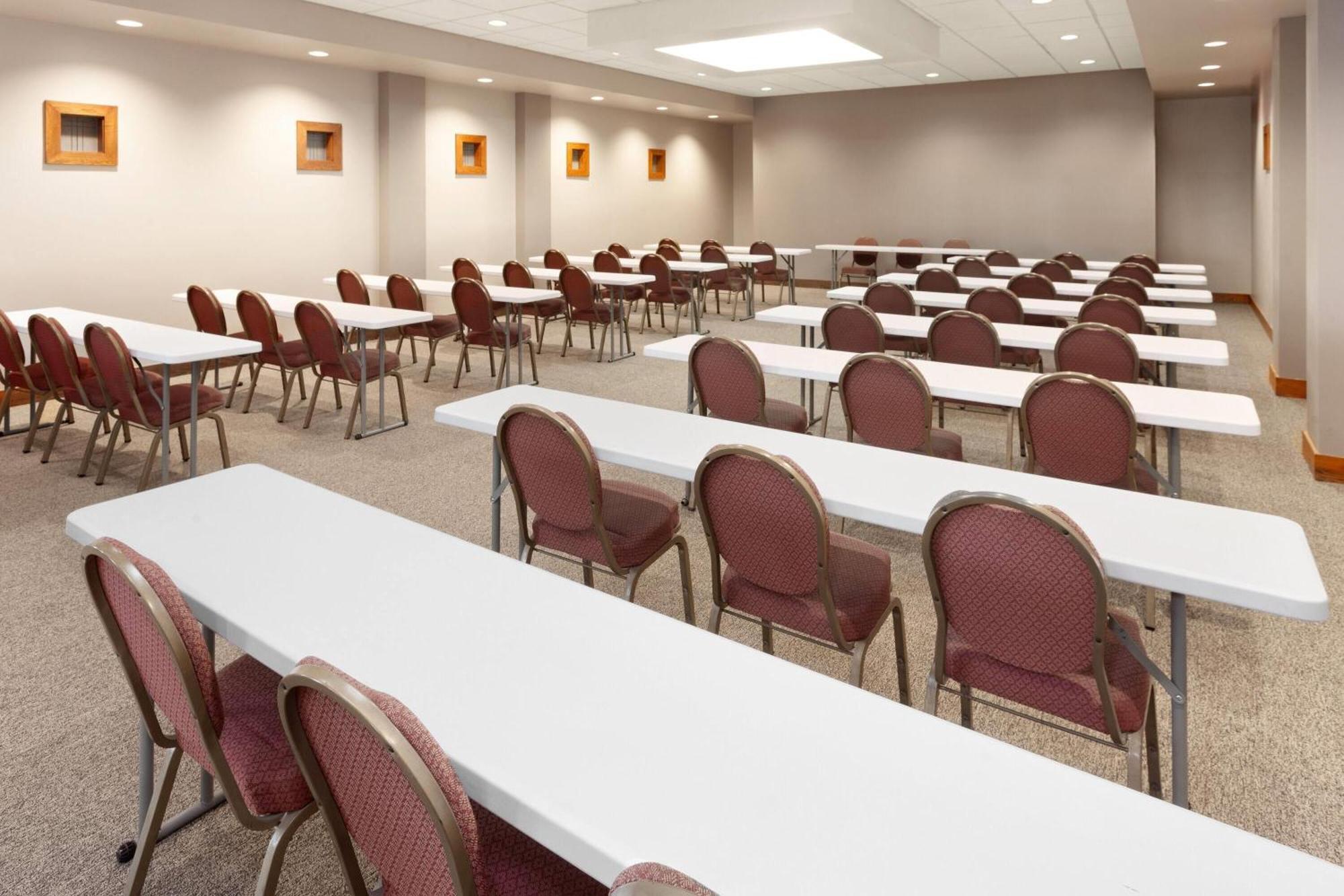 Ramada By Wyndham Milwaukee