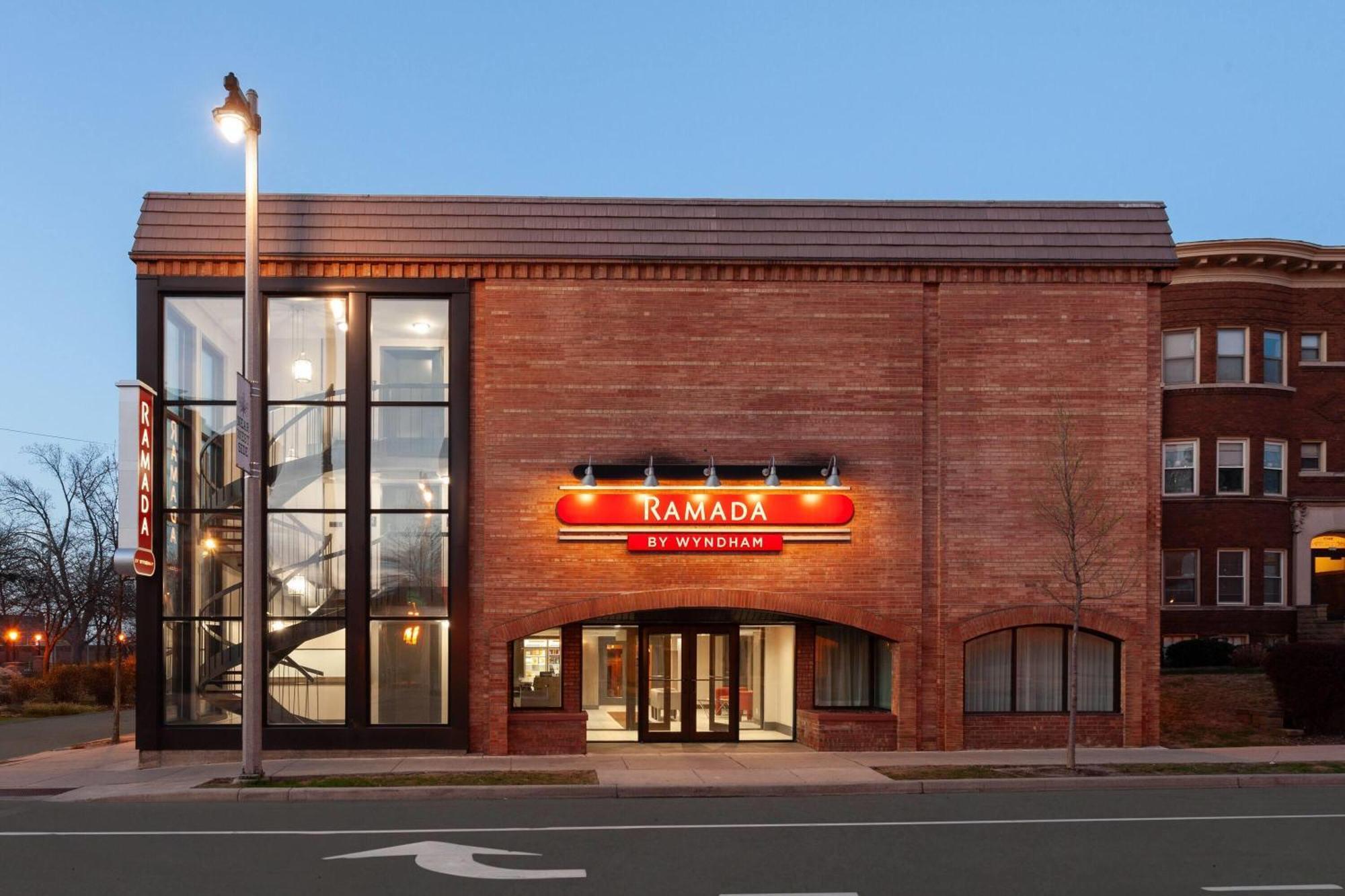 Hotel Ramada By Wyndham 3*